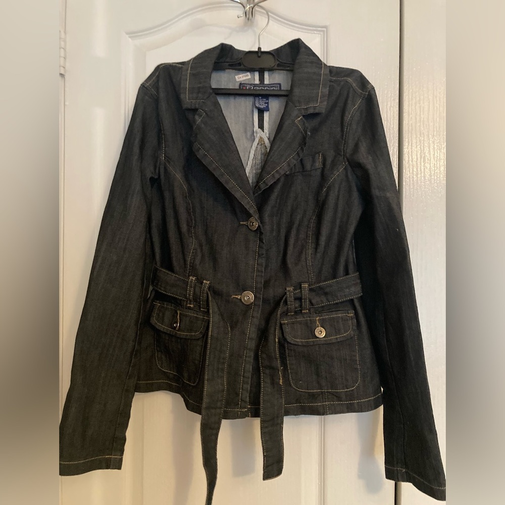 Baccini belted dark blue jean jacket ✨💙 Size M